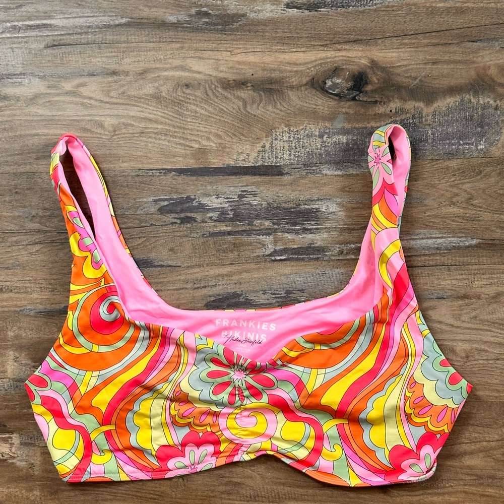 Frankie’s bikinis top